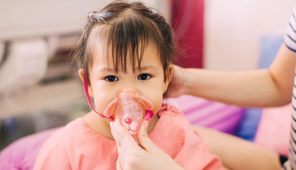 Mari Kenali Arti dan Penyebab Pneumonia pada Anak