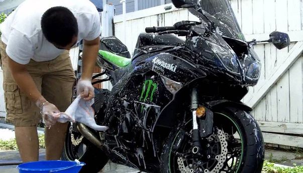 Rekomendasi Sabun cuci motor terbaik agar motor anda bersih dan body tetap bagus Rekomendasi Sabun cuci motor terbaik agar motor anda bersih dan body tetap bagus