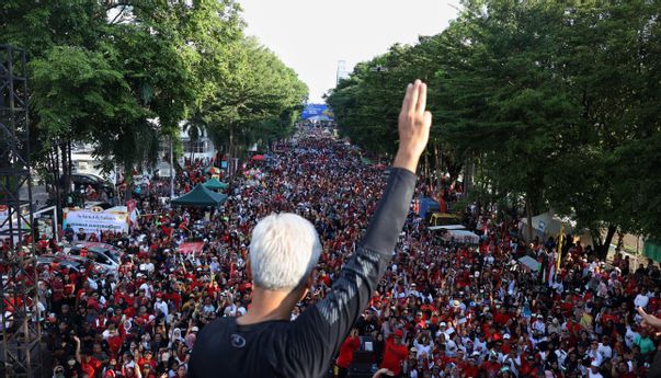 Kehadiran Ganjar Pranowo di Makasar Disambut Antusias Ribuan Warga