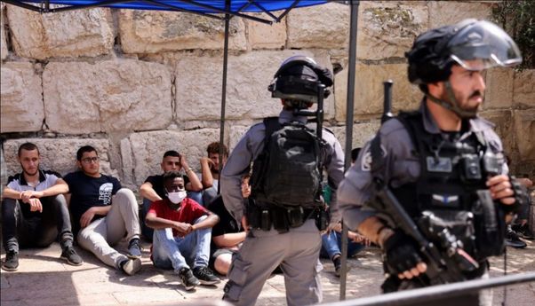 Tangis Gadis Kecil Pecah Ketika Bocah Palestina Ditangkap Polisi Israel Gegara Lempar Batu