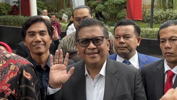 Hasto Ungkap Sempat Diancam Ditersangkakan Jika PDIP Pecat Jokowi