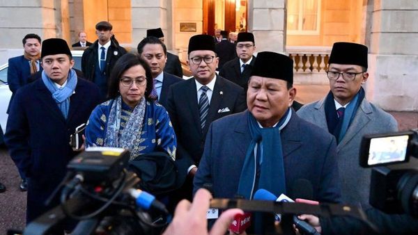 Perhatiannya Prabowo ke Sri Mulyani yang Kedinginan di London: Pakai Mantel, Nanti Sakit