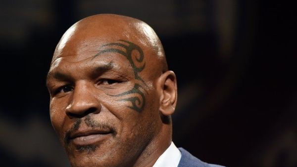 Cerita Mike Tyson yang Hampir Tinju Michael Jordan di Pesta Ultah