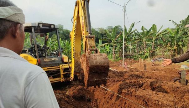 Tenaga Penggali Makam Kewalahan, Pemerintah Kota Bogor Gali Makam Jenazah COVID-19 Pakai Alat Berat