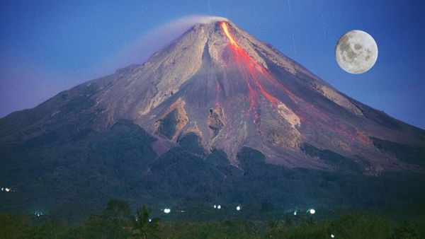 Berita Terbaru di Jogja: Juru Kunci Jelaskan Fenomena Merapi Menggembung