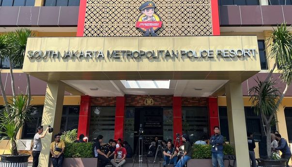 Suami BCL Lolos dari Media Saat Datang Penuhi Panggilan Polres Jaksel terkait Kasus Penggelapan Uang