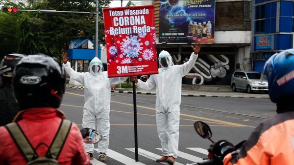 Genap Setahun Tinggal di Indonesia, Kapan Covid-19 Angkat Kaki?