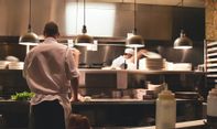 Makan di Resto dan Warteg Kini Tak Perlu Lihat Bolak-balik Jam Lagi