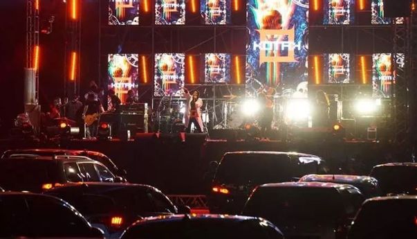 Seru, Pengalaman Menonton Drive-in Concert Pertama di Yogyakarta: Tepuk Tangan Diganti Suara Klakson