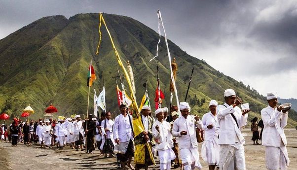 Yadnya Kasada: Upacara Penghormatan Leluhur Suku Tengger Bromo