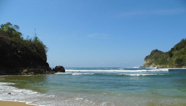 Masih Asri dan Indah, Yuk Kunjungi 3 Pantai di Blitar Jawa Timur Ini!
