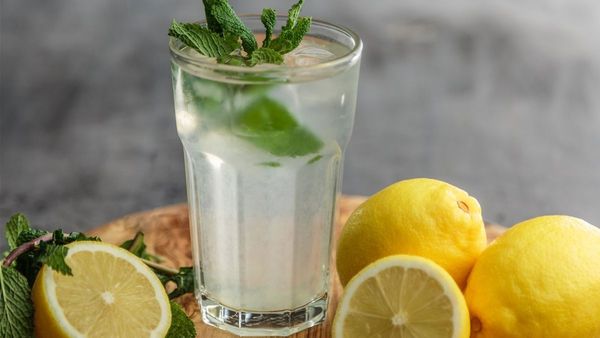 Katanya Minum Air Lemon Setiap Hari Bikin Badan Kurus, Benarkah?