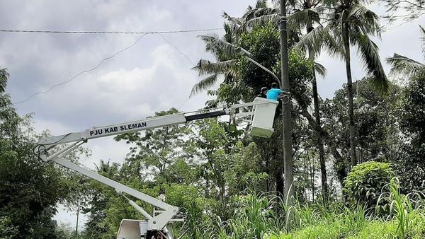 Berita Terkini: Dishub Sleman Pasang 20 Lampu Penerangan di Jalur Evakuasi Gunung Merapi