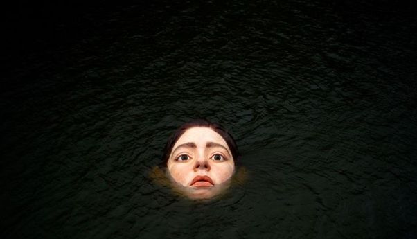 Sosok Perempuan Misterius Ini Mengambang di Sungai, Tak Ada yang Bisa Menolong dan Inilah Fakta Sebenarnya