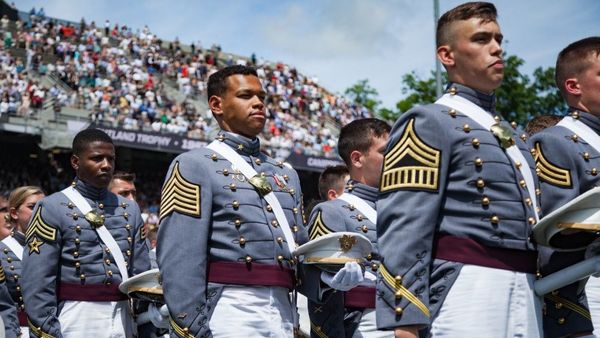 Gedung Putih ke Dewan Akademi Militer Era Donald Trump: Mundur atau Kami Berhentikan Sore Ini
