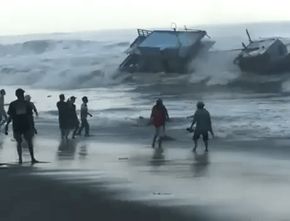 Berita Terbaru di Jateng: Gelombang Tinggi di Laut Selatan Jabar-DIY Diprediksi Capai 4 Meter