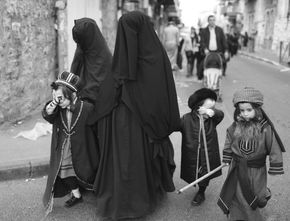 Jangan Salah! Tak Hanya Islam, Jilbab Kaum Yahudi Juga Tak Kalah Syar’i