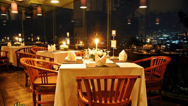 4 Tempat Makan Malam di Bandung yang Romantis