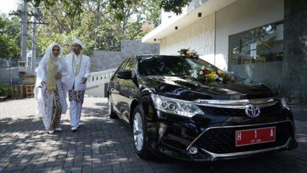 Berita Jateng: Mobil Dinas Wali Kota Semarang Digunakan untuk Pernikahan Warga, Mempelai Senang dan Bangga