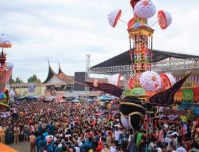 Belajar Mengenal 5 Upacara Adat Sumatera Barat yang Bisa Kamu Ketahui