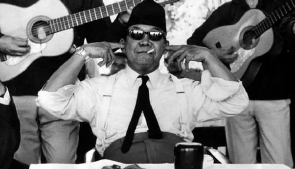 Soekarno Ternyata Anti The Beatles dan Menghancurkan Albumnya di Indonesia, Ada Masalah Apa?