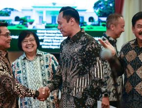 Soroti Jabat Tangan AHY-Moeldoko, Pengamat Sebut Representasi Jokowi sebagai Jembatan