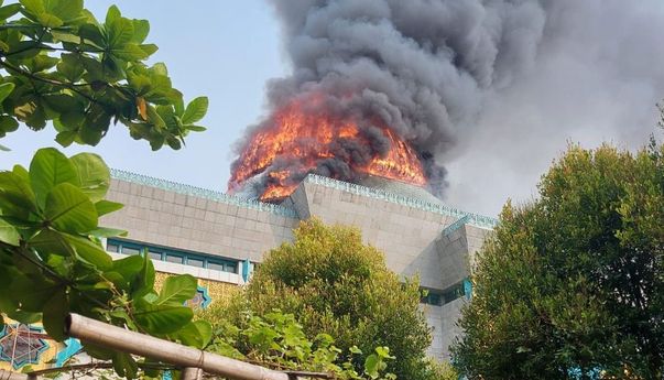 Kubah Masjid Islamic Center di Jakarta Utara Terbakar, Begini Kronologi dan Penybebabnya