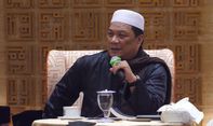Beredar Foto Saat Yahya Waloni Ditangkap di Cibubur dan Disuruh Masuk Mobil oleh Polisi