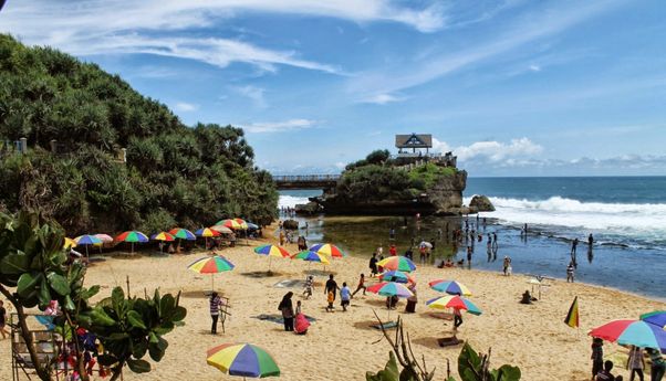 Libur Akhir Tahun di Pantai Kukup Gunung Kidul yang Menarik