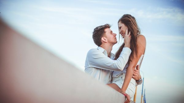Ingin Hubungan Romantis Dengan Pasangan? Simak Tips Romantis Bersama Pasangan, Dijamin Langgeng!