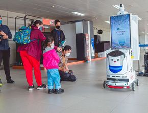 MRT Jakarta Luncurkan Robot Pintar Bernama DINA, Bisa Berkomunikasi dengan Pelanggan