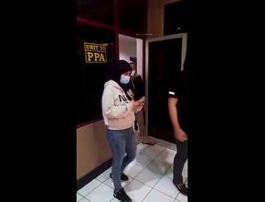 Berubah Drastis! Dinar Candy Kenakan Hijab Hitam Keluar dari Polres Jaksel