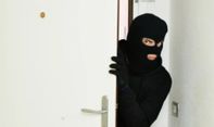 Apes! Penjambret Ini Dipaksa Polisi Makan Banyak Pisang Gegara Telan Gelang Emas Hasil Curian