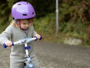 Bunda Begini Cara Memilih Helm Sepeda yang Aman dan Nyaman untuk Si Buah Hati