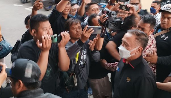 Ketum PSSI Iwan Bule Bersama Wakilnya Datang ke Polda Jatim, Diperiksa Jadi Saksi Tragedi Kanjuruhan