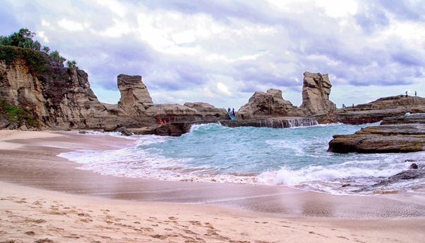 Sangat Indah, 5 Pantai di Pacitan Ini Wajib Dikunjungi