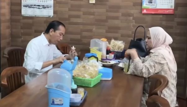 Jokowi Bagikan Kegiatan Pertama usai Tak Jadi Presiden, Makan Sate di Solo