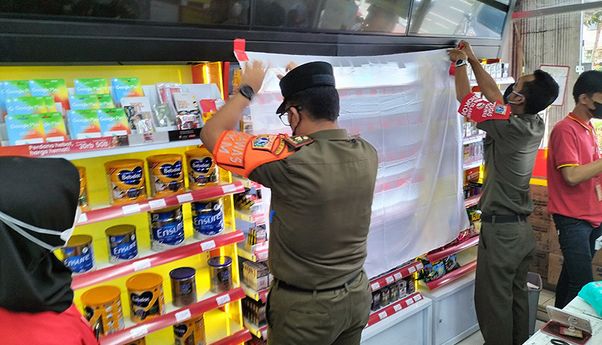 Pemkot Jakarta Barat Tutup Pajangan Rokok di Minimarket, WHY Anies?