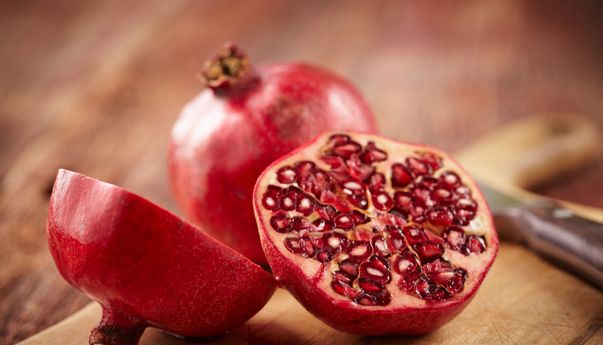 Awas! Ini Dampak Buruk Terlalu Banyak Makan Buah Delima, Kamu Bisa Keracunan Juga Lho