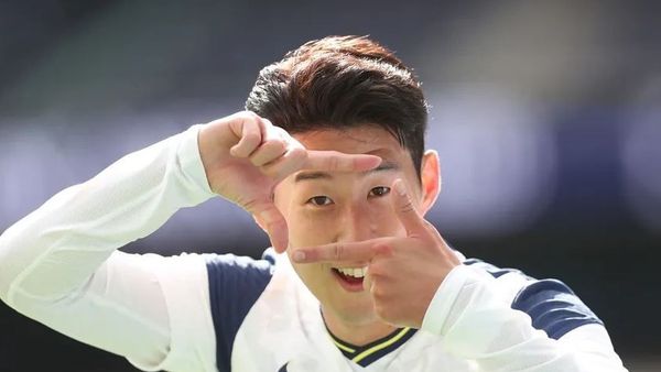 Lolos dari Kepungan 8 Pemain Lawan, Gol Son Heung-min Diganjar Puskas Award 2020