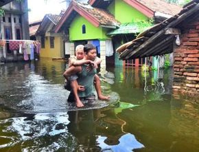 500 Keluarga Jadi Korban Banjir Subang, 50 Mengungsi di Bawah Jembatan Layang Pamanukan