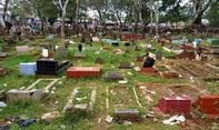 Hanya di Indonesia, Ada Dangdutan di Kuburan