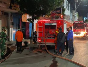 Berita Kebakaran: Terbaru! Si Jago Merah Melahap Gudang Toko Obat di Mintagaren Kota Tegal