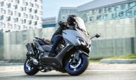 Inilah Harga dan Spesifikasi Yamaha TMAX DX Terbaru