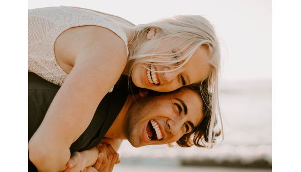 Tips Jaga Kemesraan dengan Pasangan Saat Honeymoon Berlalu