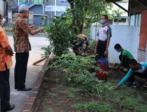 Jelang Pembelajaran Tatap Muka, Ganjar Tinjau Penerapan Protokol Kesehatan di SMK Negeri Jateng