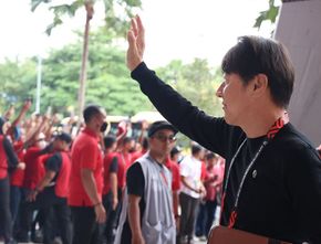 Geram Oknum Suporter Timnas Indonesia Serang Bus Thailand, Shin Tae-yong: Kita Bisa Saja Bertanding Tanpa Penonton