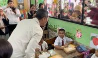 Heru Budi Terharu Ada Siswa SD Tak Ikut Makan saat Uji Coba Makan Bergizi Gratis, Katanya Buat Nenek
