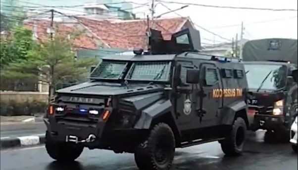 Pamer “Taring”, Kendaraan Taktis Kopassus yang Berhenti di Markas FPI Ini Ternyata Bisa Tampung Senjata Berat