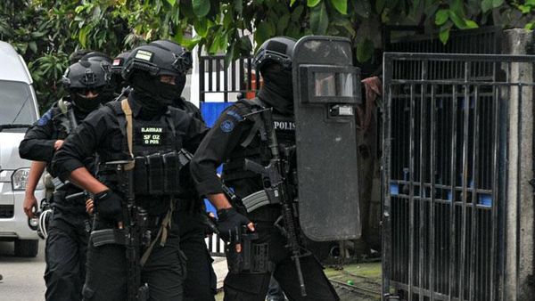 Berita Kriminal: Densus 88 Geledah Rumah Penjual Roti Bakar di Bantul, Teroris?